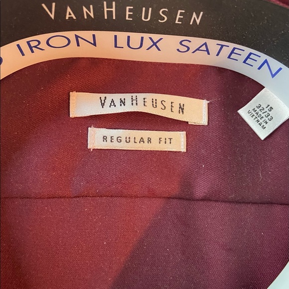 Men’s Classic Regular Fit Stretch Wrinkle Free Dress Shirt in Maroon - Picture 3 of 4